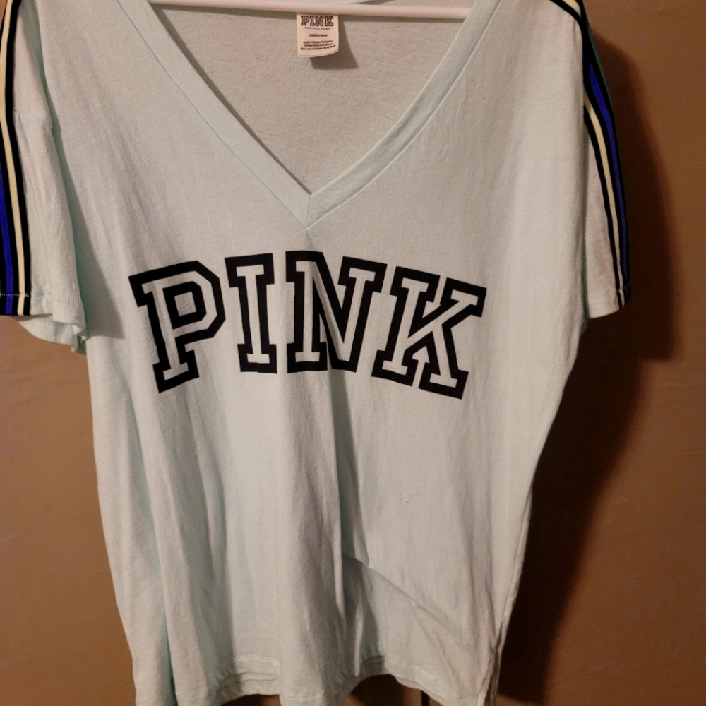 VS Pink V-neck campus tee